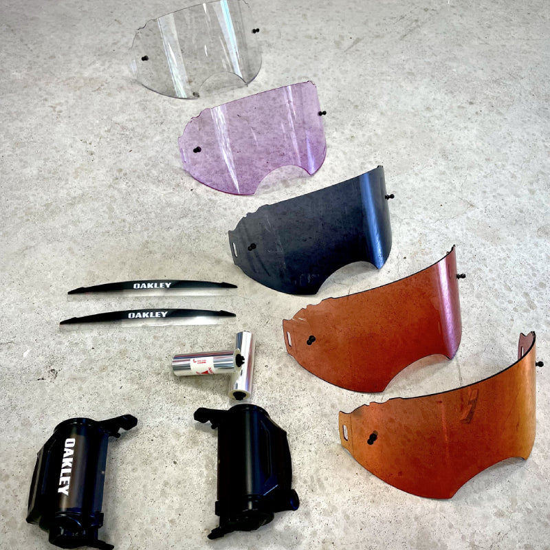 Diverse accessoires voor crossbrillen zoals; roll-off, mudflaps, rollentjes en lenzen.