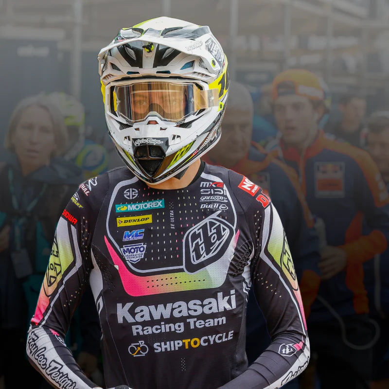 Mathis Valin in de Troy Lee Designs SE Ultra crosskleding met SE5 crosshelm en 100% crossbril.
