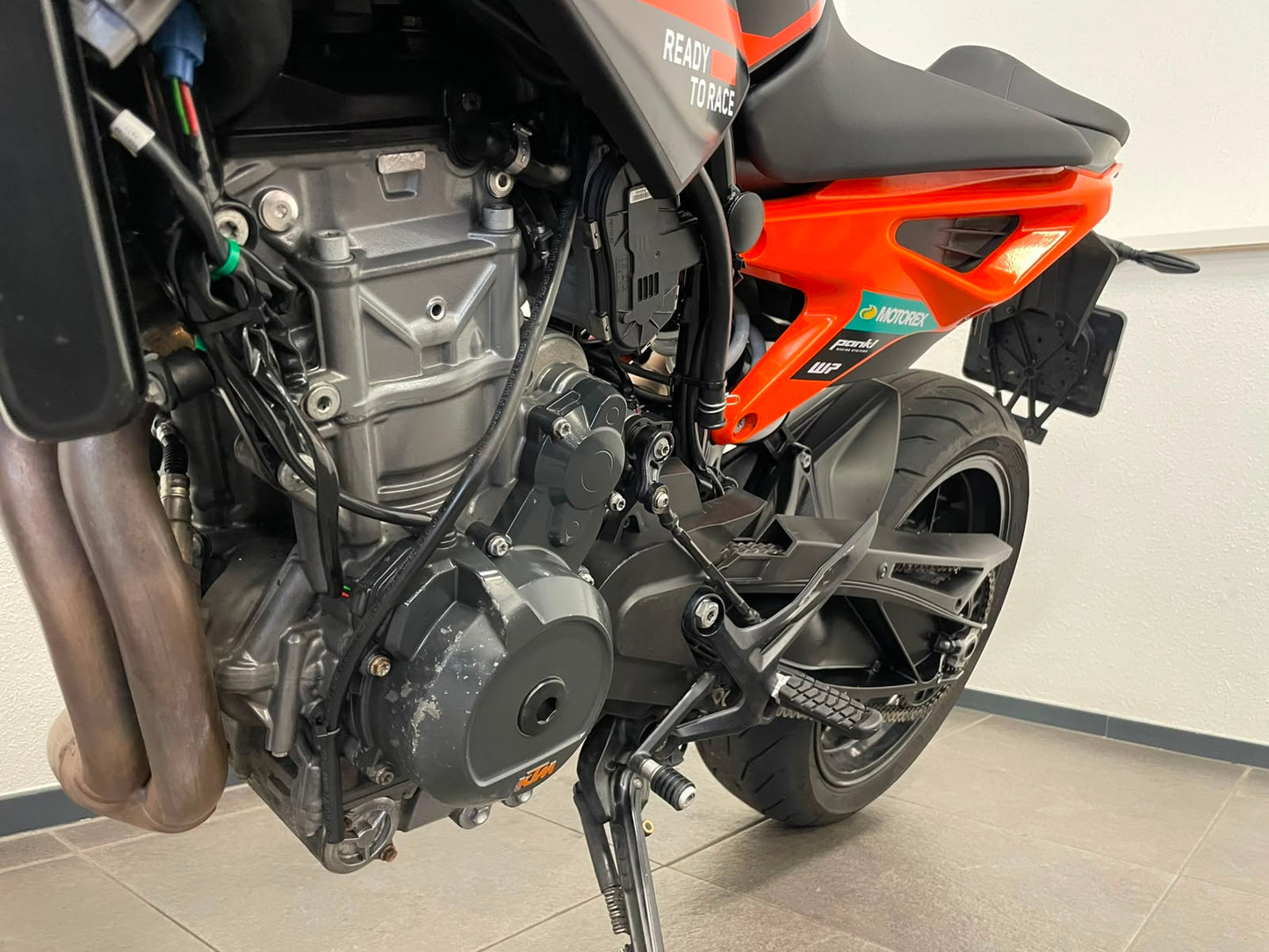 KTM 890 DUKE GP 2023