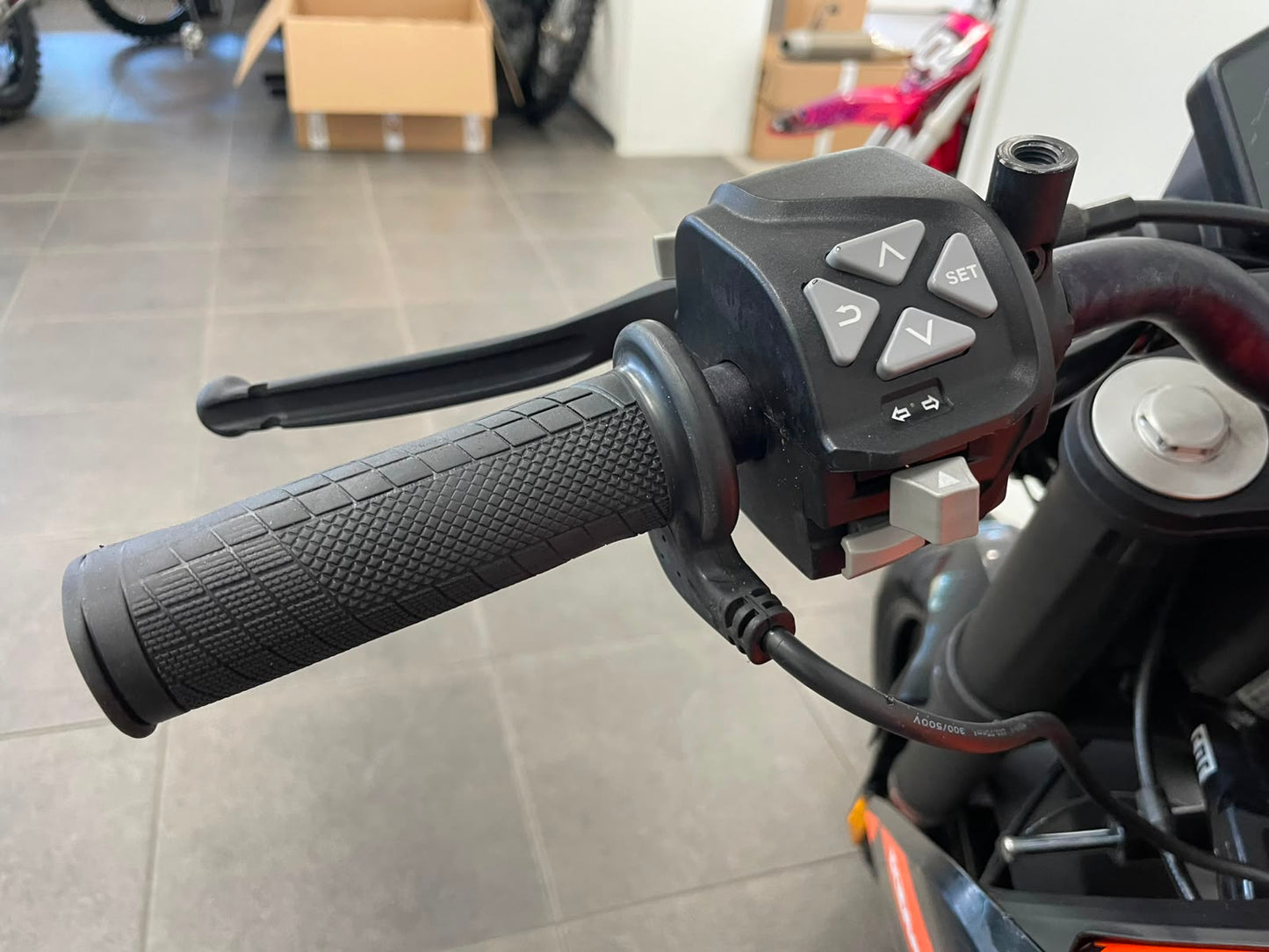 KTM 890 DUKE GP 2023