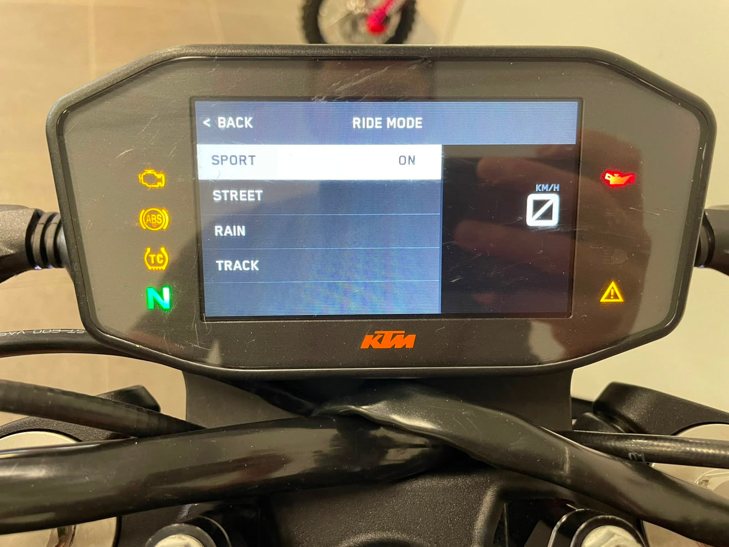 KTM 890 DUKE GP 2023