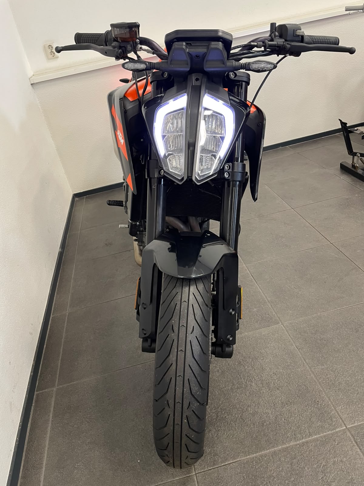 KTM 890 DUKE GP 2023